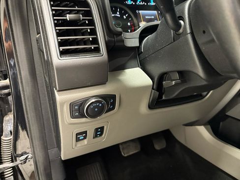 Used 2019 Ford F150 XLT w/ Equipment Group 302A Luxury AWD/4WD image 21