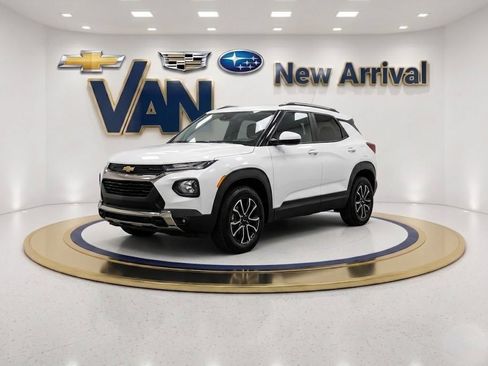 Used 2023 Chevrolet TrailBlazer LT w/ Convenience Package AWD/4WD image 1