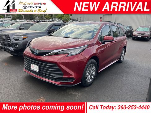 Certified 2022 Toyota Sienna LE FWD image 1