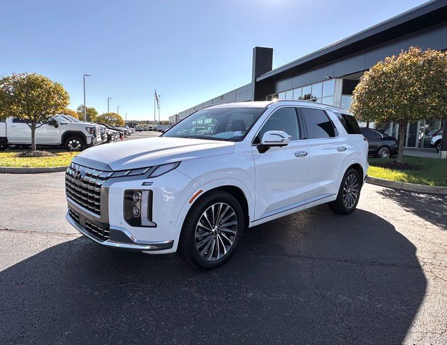 Used 2023 Hyundai Palisade Calligraphy w/ Winter Package FWD image 5