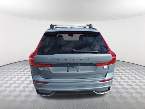 Used 2022 Volvo XC60 T8 R-Design image 4