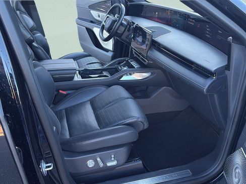 Used 2024 Lincoln Nautilus Reserve w/ Equipment Group 203A image 19