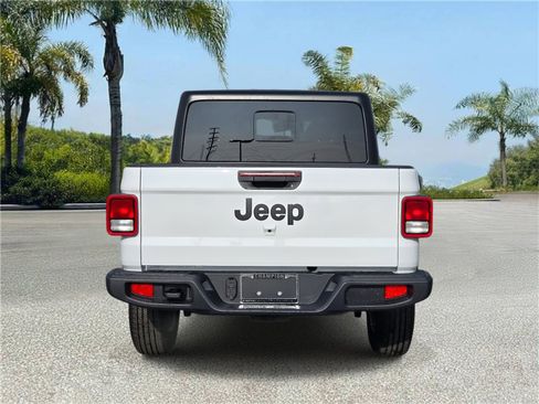 New 2026 Jeep Gladiator Sport image 5