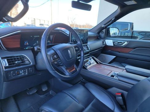 Used 2022 Lincoln Navigator Reserve image 9