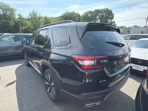 Used 2023 Honda Pilot Touring image 2