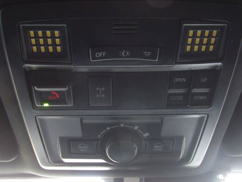 Used 2020 Toyota Tacoma TRD Off-Road w/ TRD Premium Off Road Package image 27