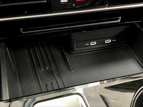 Used 2025 Volkswagen Atlas Peak Edition SE image 36