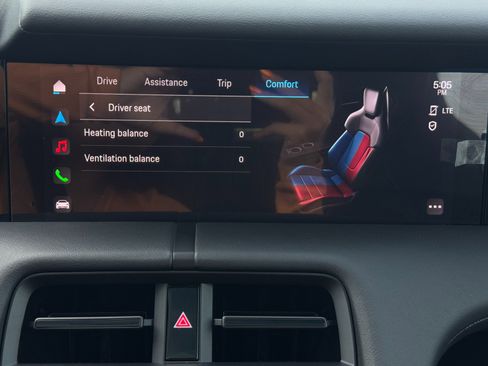 Used 2020 Porsche Taycan 4S w/ Premium Package image 33