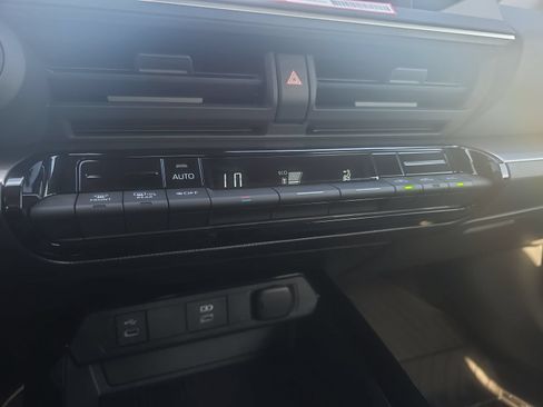 Used 2026 Toyota Prius LE FWD image 23