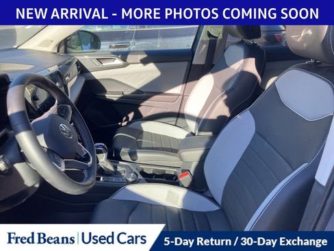 Used 2023 Volkswagen Taos SEL image 9