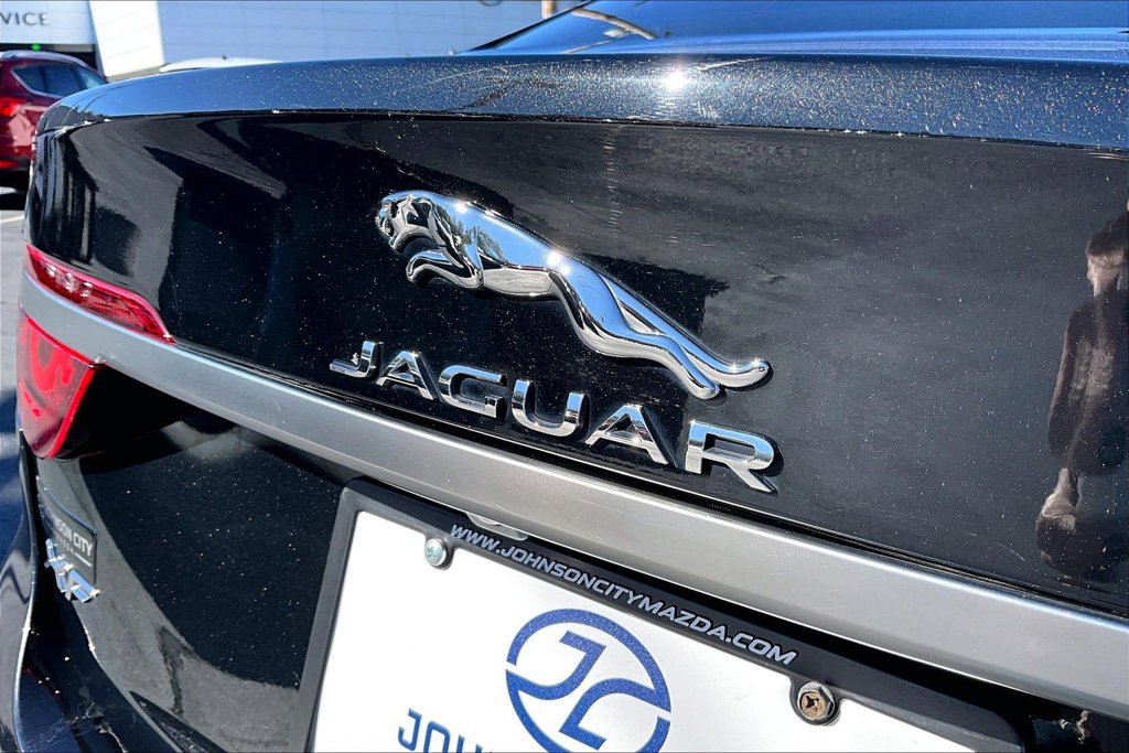 Used 2023 Jaguar XF R-Dynamic SE AWD/4WD image 8