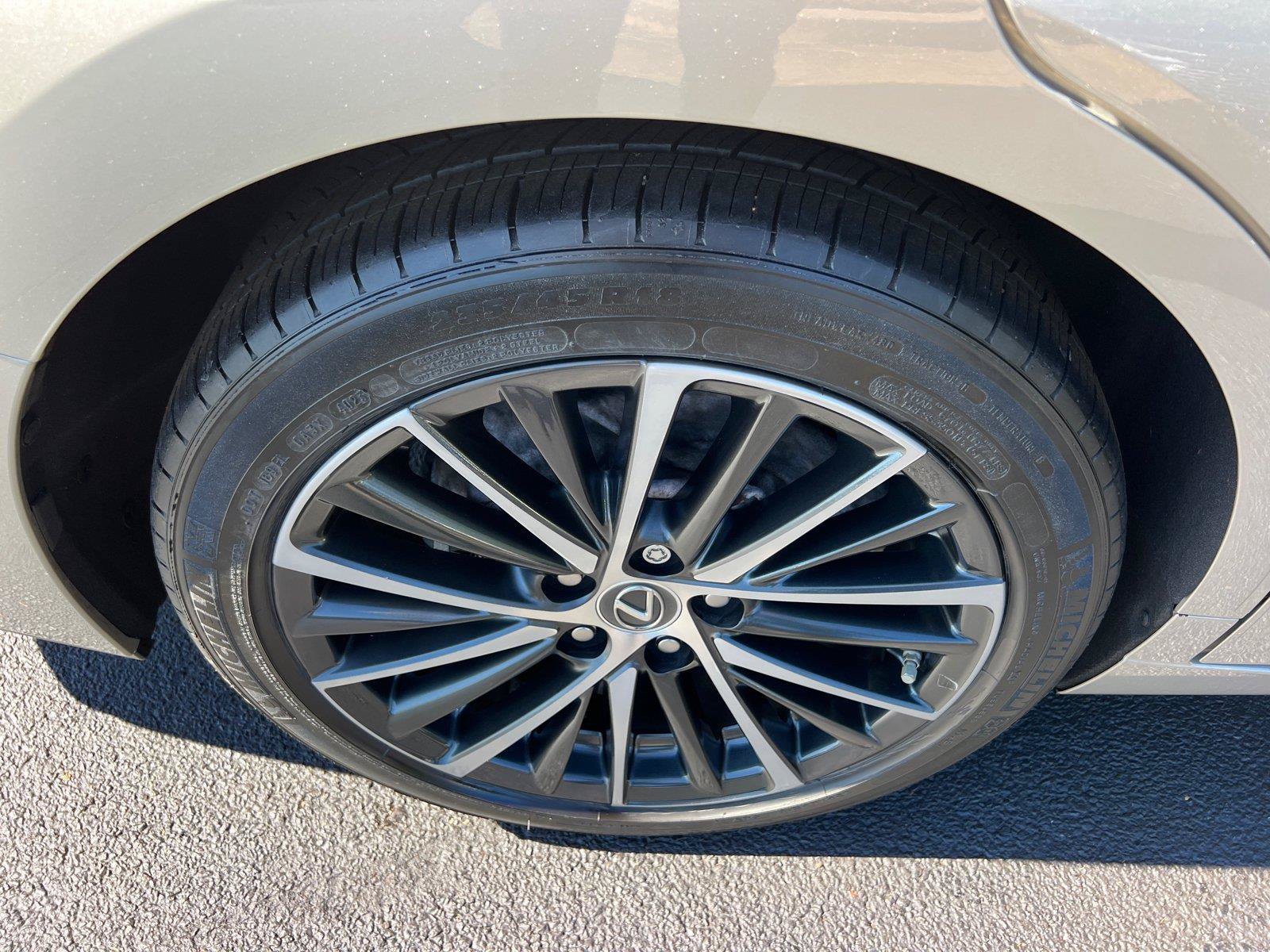 Used 2024 Lexus ES 350 w/ Premium Package FWD image 17