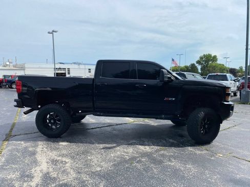 Used 2018 Chevrolet Silverado 2500 LT w/ Midnight Edition AWD/4WD image 5