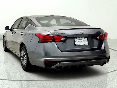 Used 2023 Nissan Altima 2.5 SV w/ SV Premium Package FWD image 6