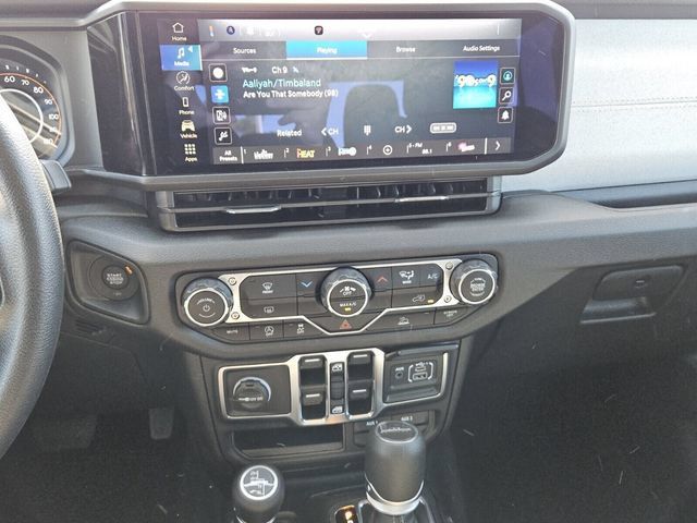 Used 2025 Jeep Gladiator Sport AWD/4WD image 17