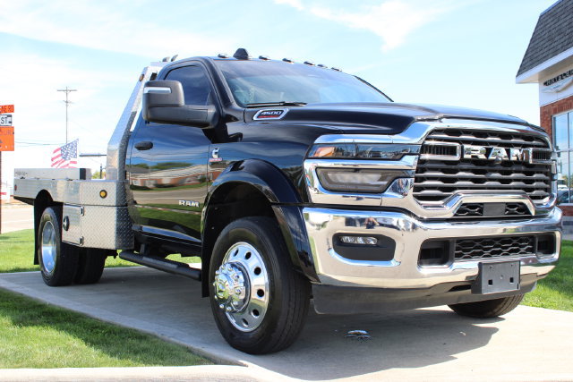 Used 2025 RAM 4500 4x4 Regular Cab DRW image 3