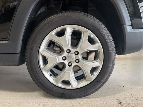 Used 2022 Jeep Compass Limited w/ Sun and Sound Group image 28