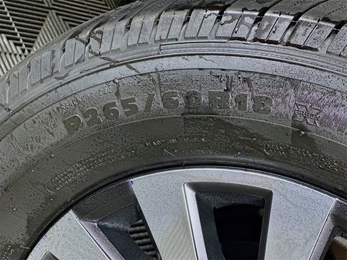 Used 2023 Toyota Tacoma Limited image 33