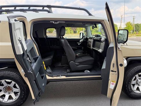 Used 2014 Toyota FJ Cruiser 4WD w/ Convenience Package image 36