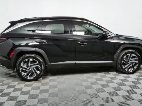 Used 2025 Hyundai Tucson Limited AWD/4WD image 2