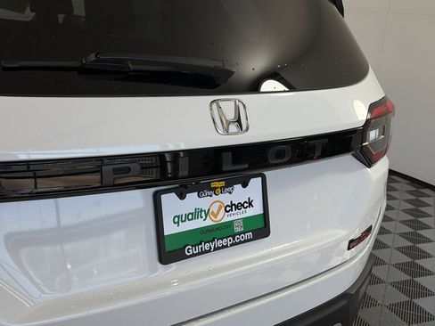 Used 2023 Honda Pilot TrailSport image 17