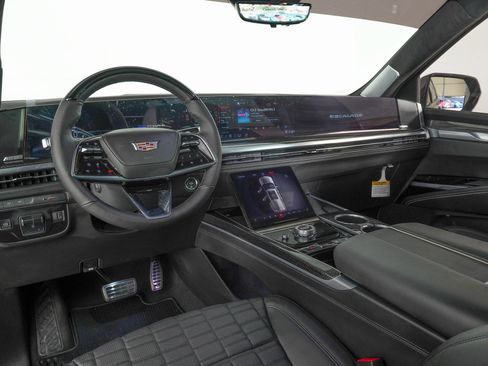 Used 2025 Cadillac Escalade V w/ LPO, ONYX Package image 20