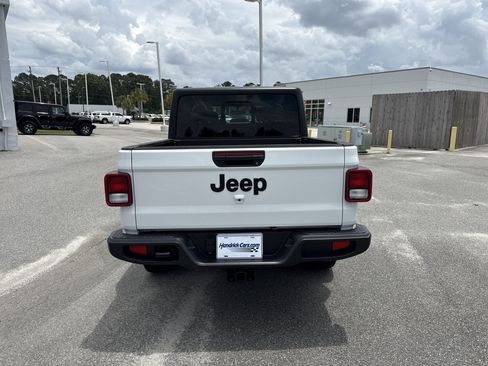Used 2023 Jeep Gladiator Sport w/ Trailer Tow Package AWD/4WD image 11
