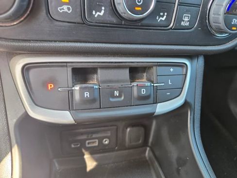 Used 2023 GMC Terrain SLT AWD/4WD image 11