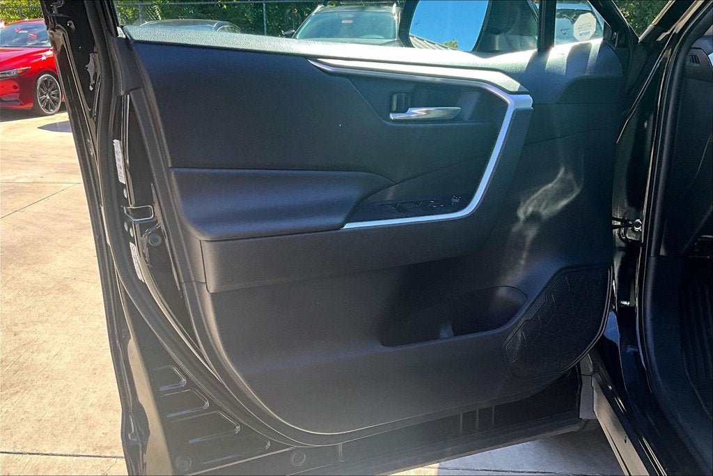 Used 2022 Toyota RAV4 XLE FWD image 25