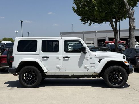 Used 2024 Jeep Wrangler Unlimited Sahara AWD/4WD image 3