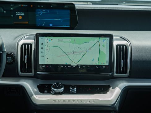 New 2026 Ford Expedition Active image 28