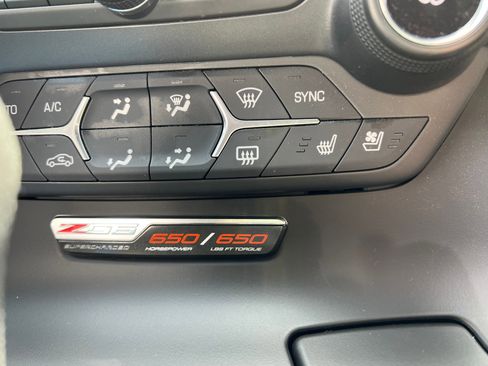 Used 2015 Chevrolet Corvette Z06 w/ 3LZ Preferred Equipment Group image 40