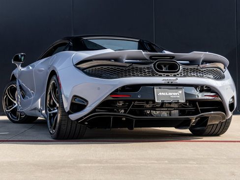 Used 2026 McLaren 750S Spider RWD image 7