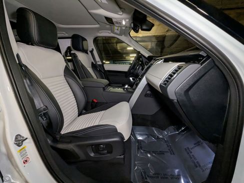 New 2025 Land Rover Discovery S image 17