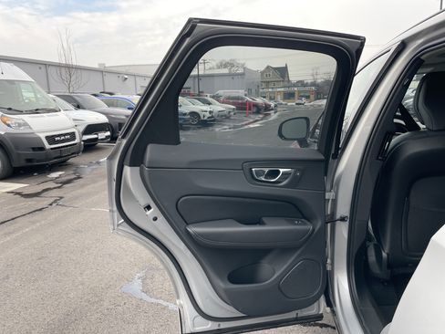 Used 2025 Volvo XC60 B5 Plus image 28