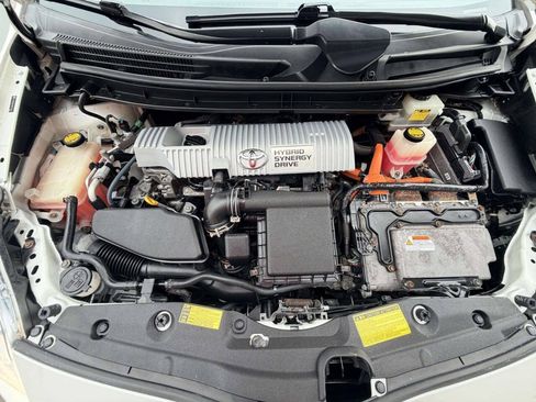 Used 2010 Toyota Prius Five w/ Advanced Technology Pkg FWD image 11