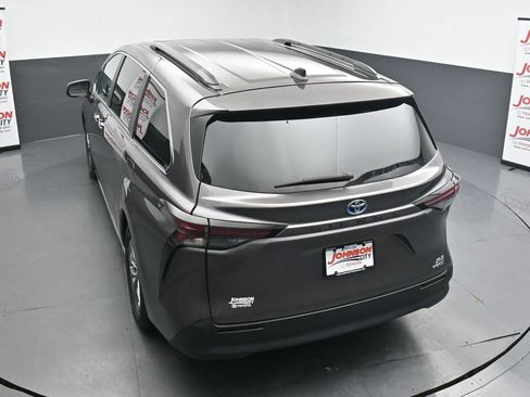Used 2024 Toyota Sienna XLE FWD image 29