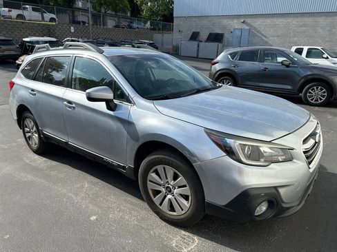 Used 2018 Subaru Outback 2.5i Premium AWD/4WD image 2