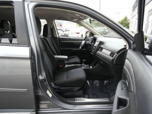 Used 2016 Mitsubishi Outlander SE AWD/4WD image 30
