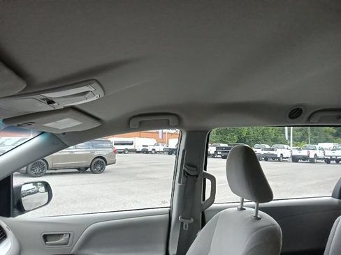 Used 2015 Toyota Sienna L FWD image 14