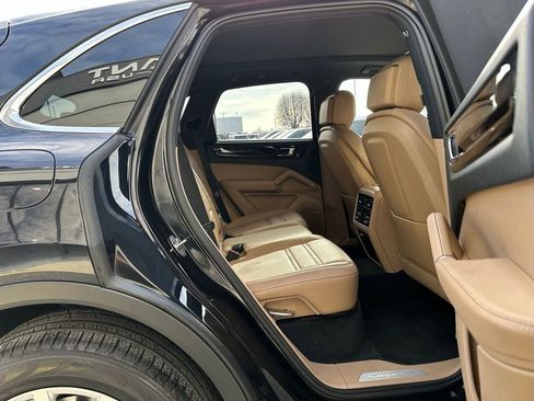 Used 2019 Porsche Cayenne image 28