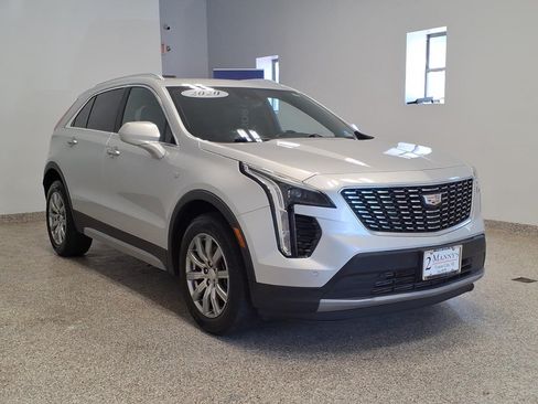 Used 2020 Cadillac XT4 Premium Luxury w/ Cold Weather Package AWD/4WD image 3