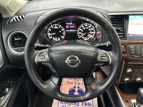 Used 2020 Nissan Pathfinder Platinum image 29