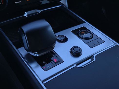 Used 2023 Land Rover Range Rover SV image 15