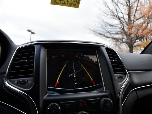 Used 2017 Jeep Grand Cherokee Limited w/ Luxury Group II image 14