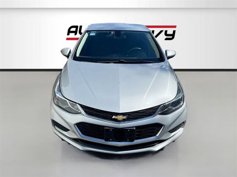 Used 2018 Chevrolet Cruze LT image 2