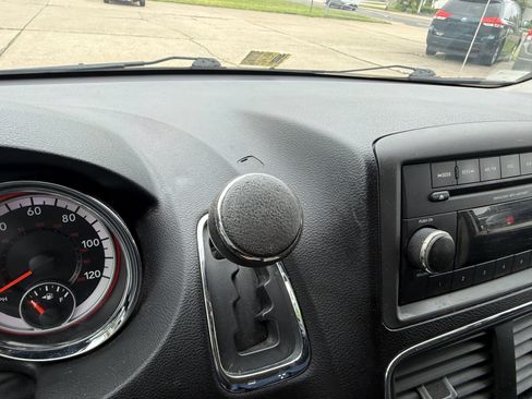 Used 2012 Dodge Grand Caravan SXT FWD image 20