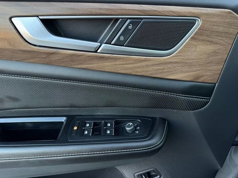 Used 2024 Volkswagen Atlas SE image 40