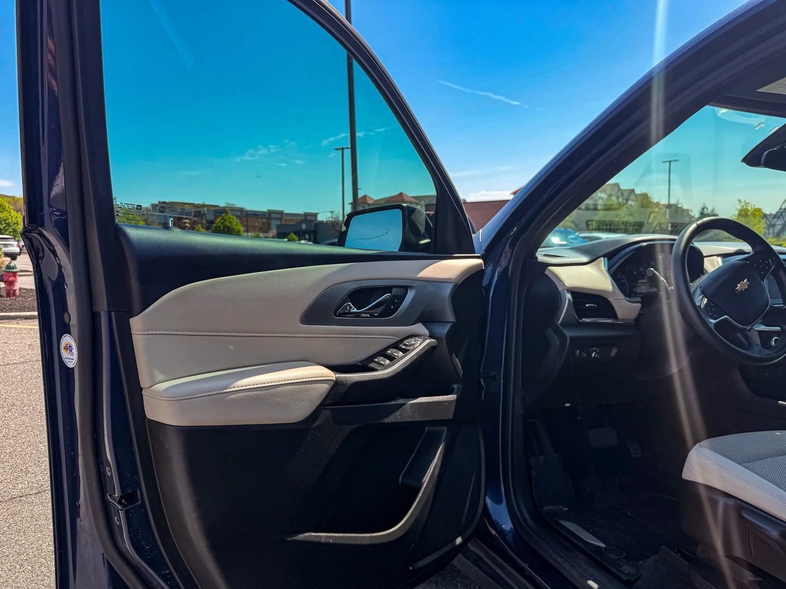 Used 2022 Chevrolet Traverse LS FWD image 19