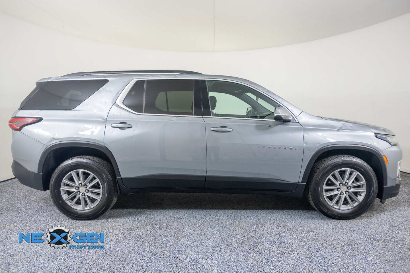 Used 2023 Chevrolet Traverse LT w/ LPO, Floor Liner Package AWD/4WD image 9